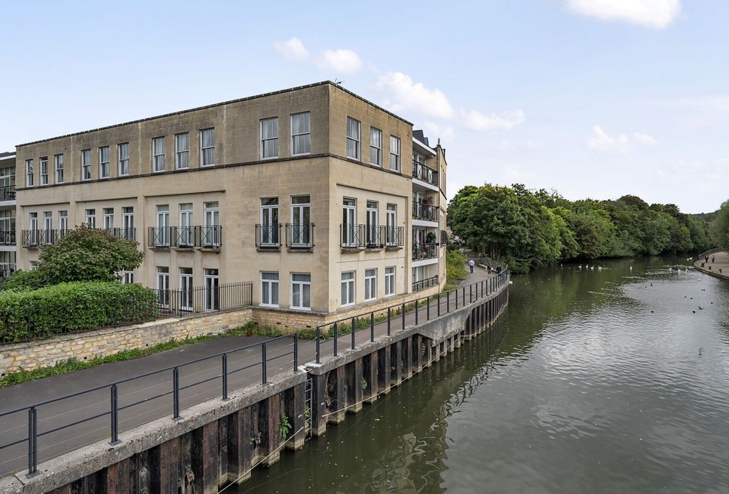 Property photo 2 of 13 Front Aspect