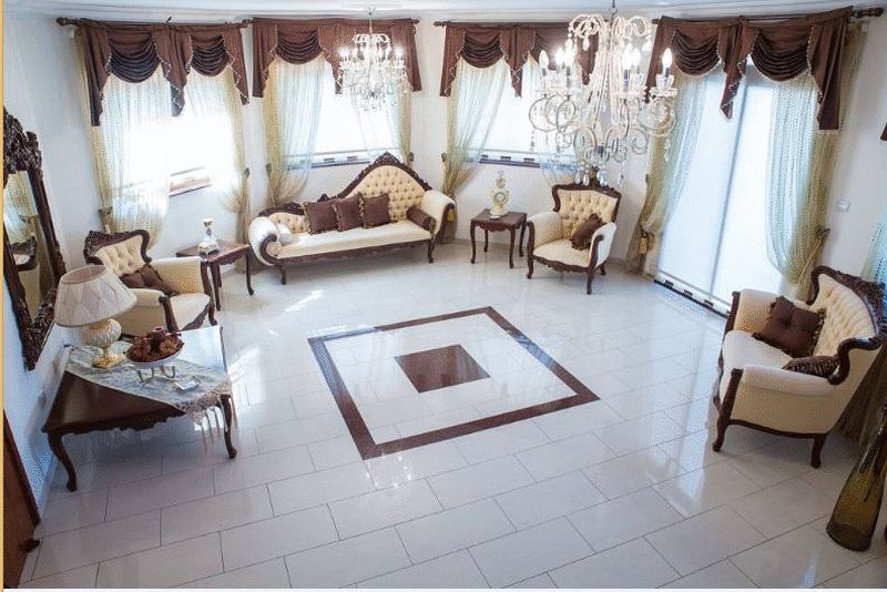 Property photo 3 of 9 Lounge Area