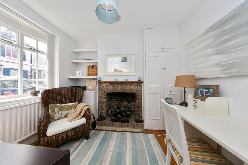 Property photo 3 of 11