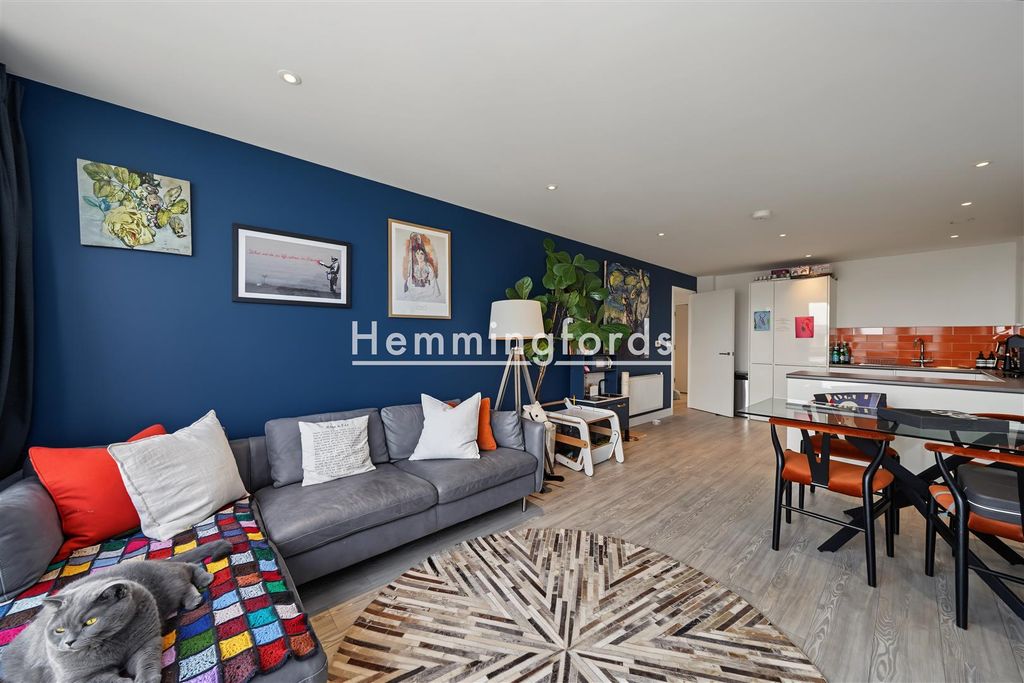 Property photo 3 of 15 Packington Square N1-15.Jpg