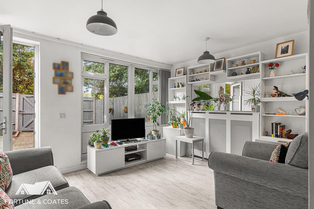 Property photo 2 of 10 Barleycroft_5.Jpg