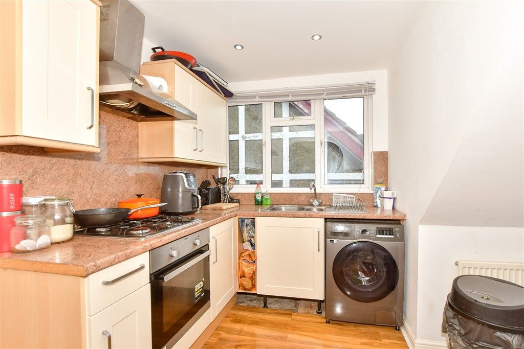 Property photo 3 of 8 Kitchen