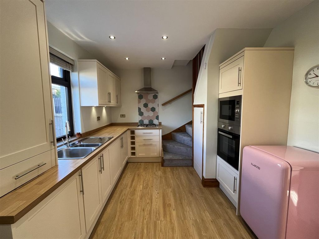 Property photo 2 of 15 Kitchen