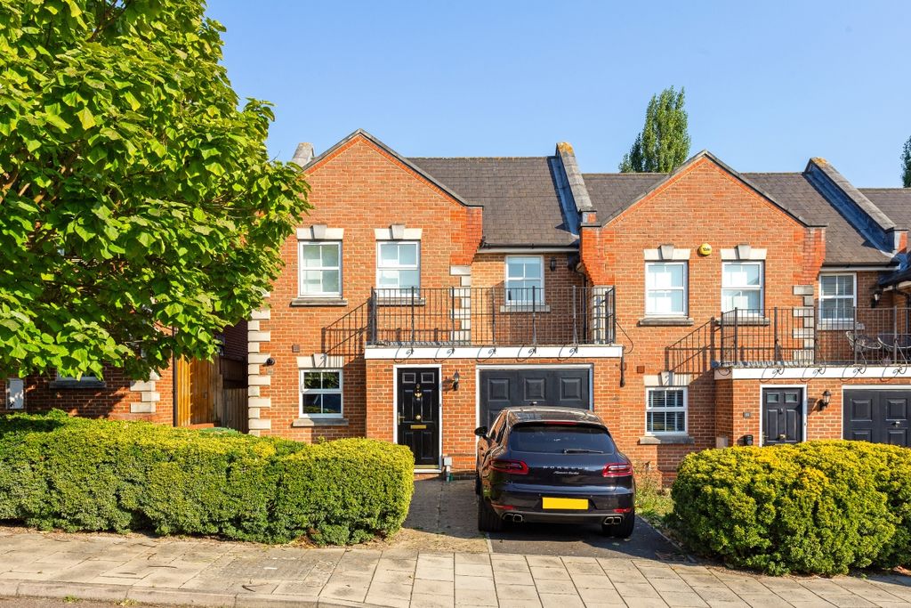 Property photo 3 of 21 Howerd-Way-London...