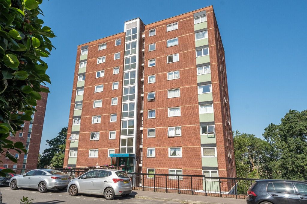 Property photo 2 of 9 1488192-1-6A4E116...