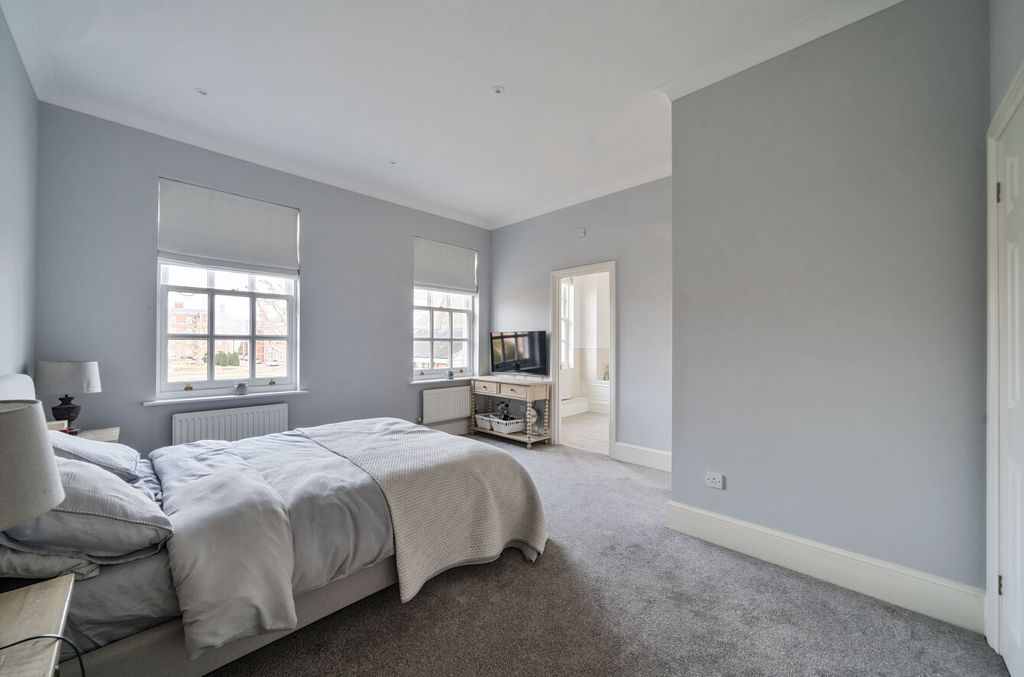 Additional image 5 of 4 bed parking/garage to rentPeninsula Square, Winchester, Hampshire SO23