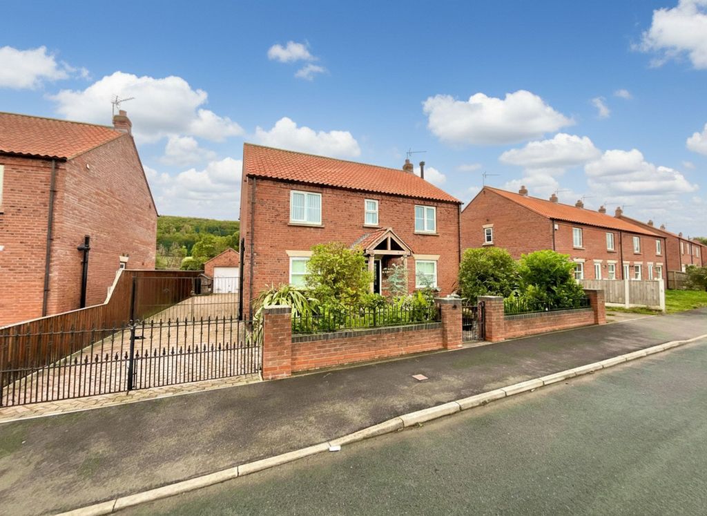 Property photo 1 of 28