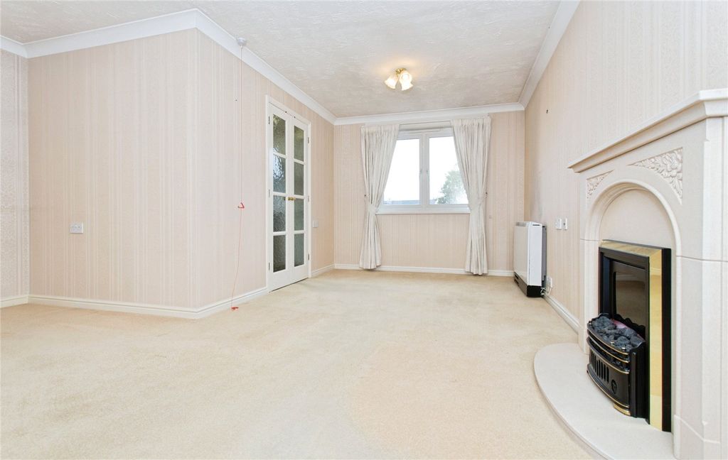 Property photo 1 of 9 Living Room