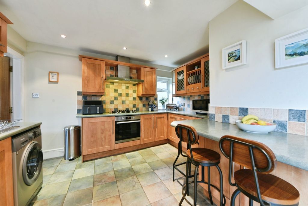 Property photo 2 of 23 Breakfast Kitchen