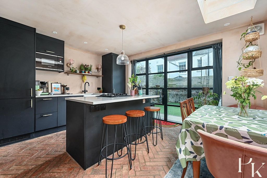 Property photo 1 of 24 84 Wordsworth Street, Bn3 (18).Jpg