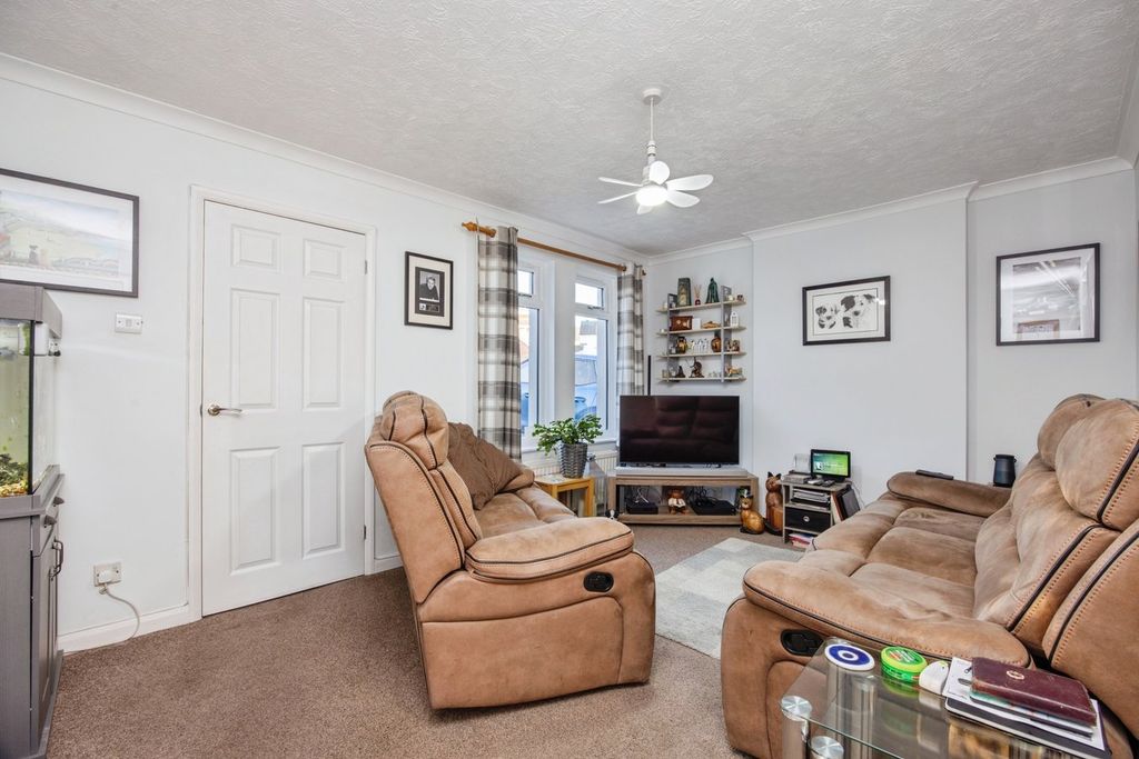 Property photo 2 of 19