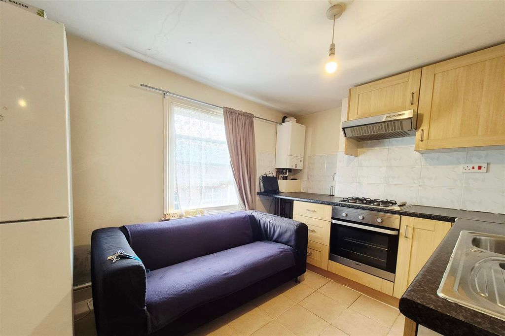 Property photo 3 of 6 Kitchen