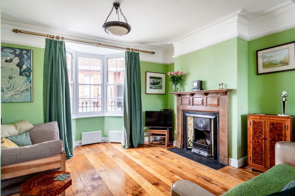 Property photo 2 of 20