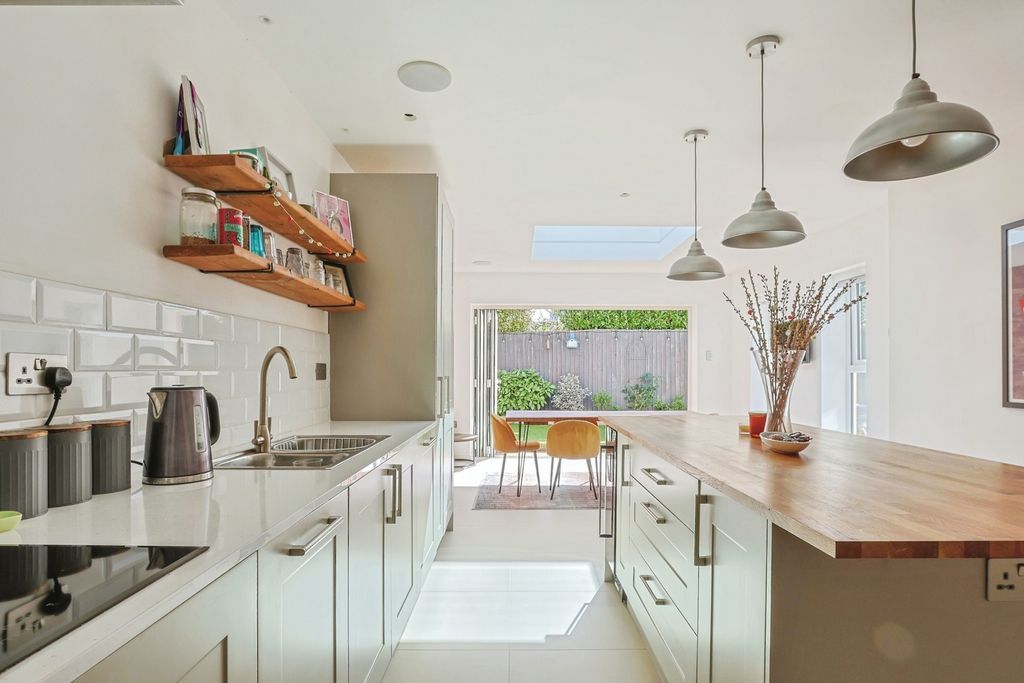 Property photo 3 of 19 Kitchen/Diner
