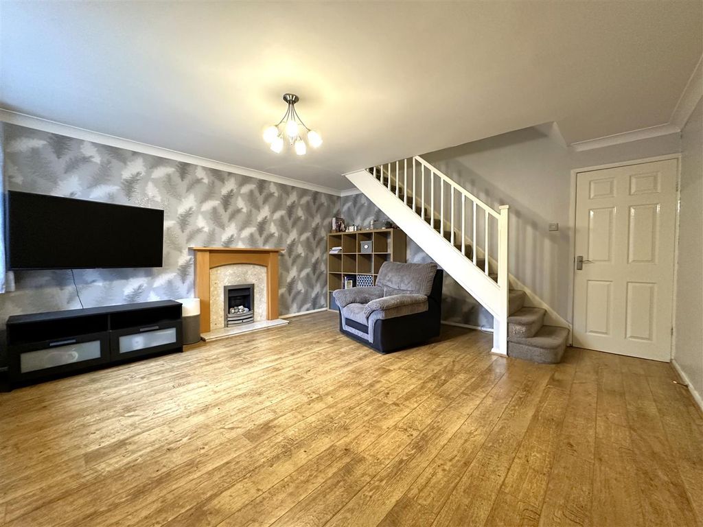 Property photo 2 of 15 Large Lounge 186