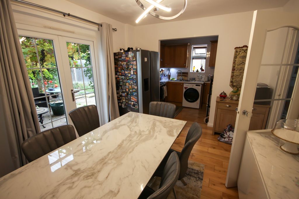 Property photo 3 of 13 Img_9431