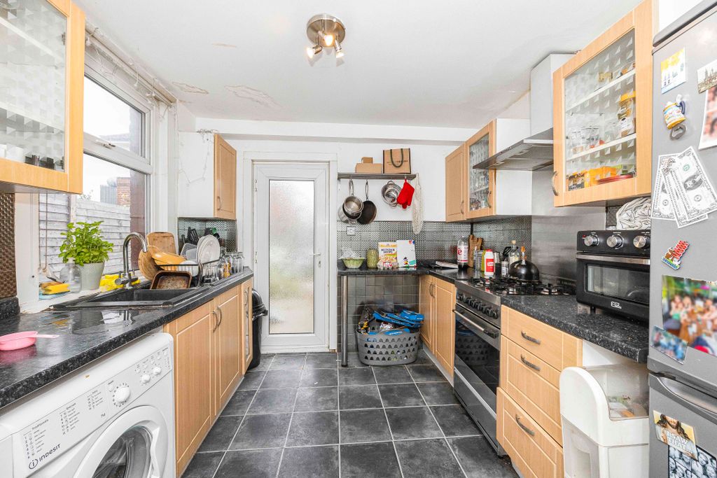 Property photo 2 of 18