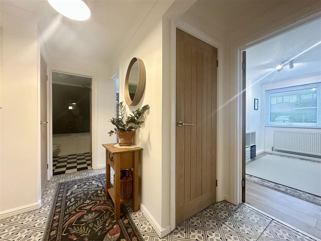 Property photo 3 of 12 Entrance Hall