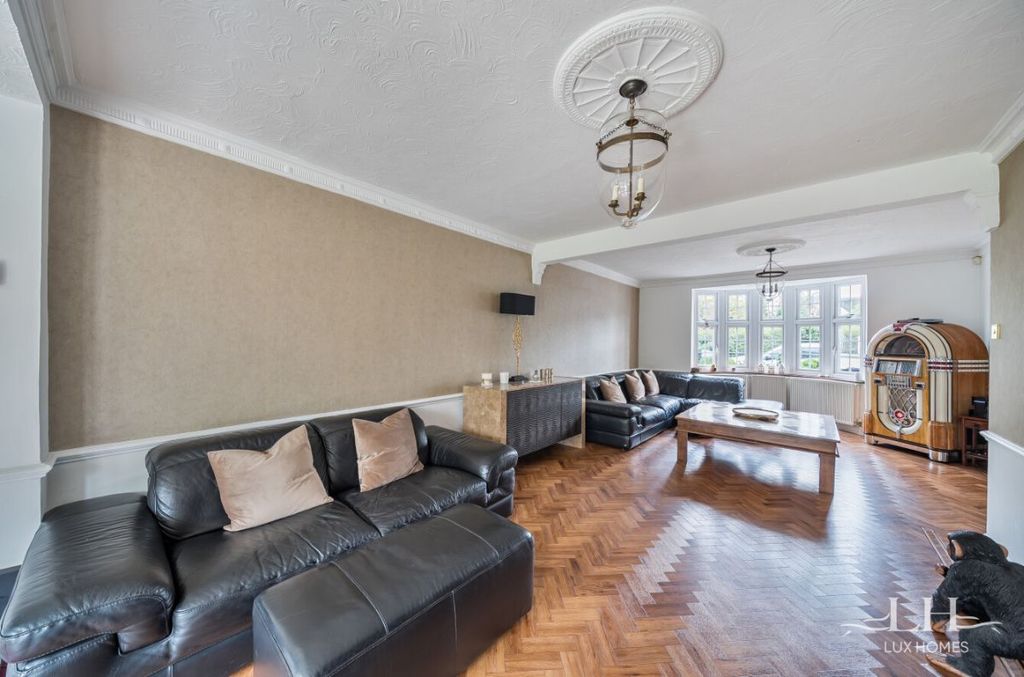 Property photo 3 of 26