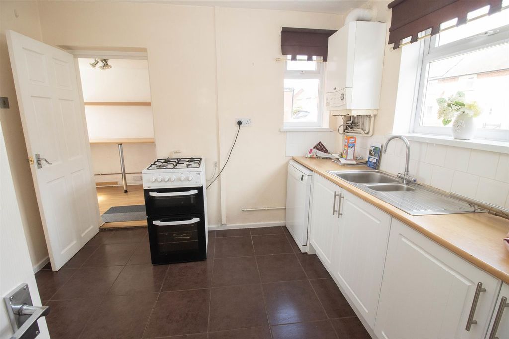 Property photo 3 of 13 Kitchen