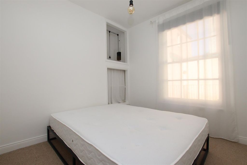 Property photo 3 of 7 Bedrooom 1.Jpg