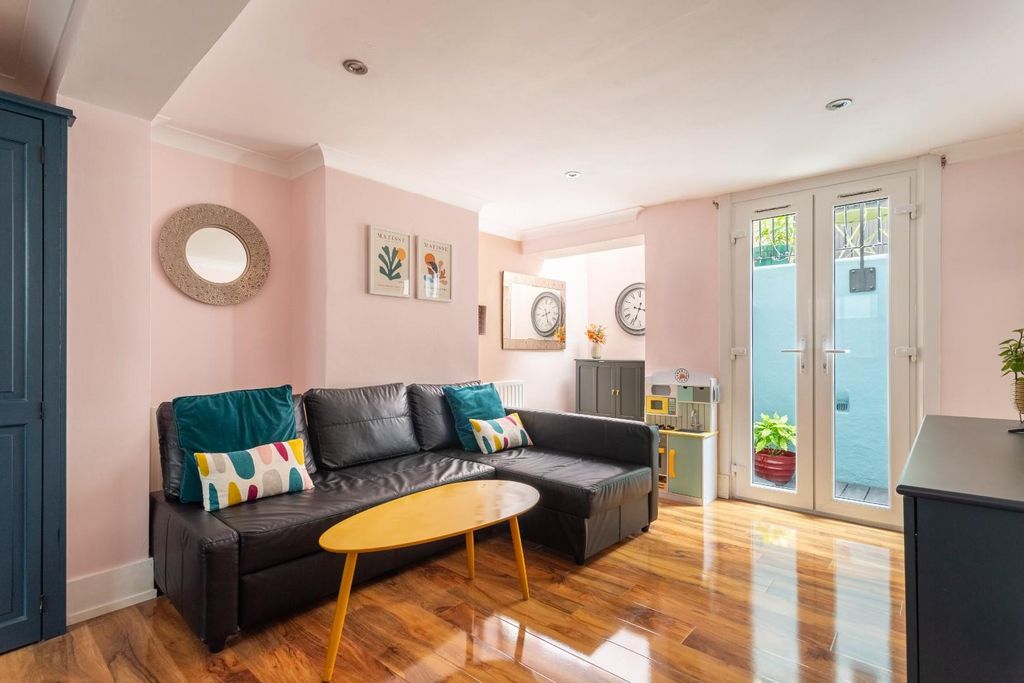 Property photo 3 of 19 Shirley Street-13.Jpg