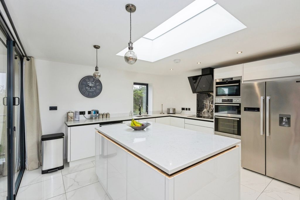 Property photo 3 of 24 Pbox-Img.Jpg