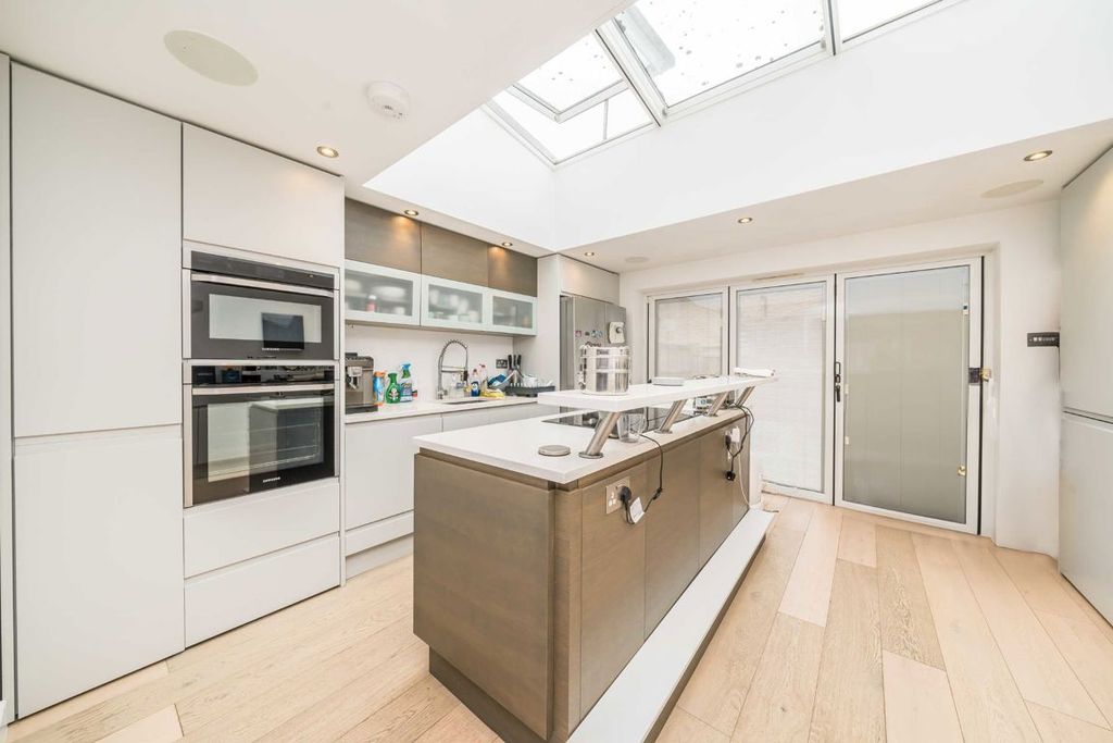 Property photo 3 of 8