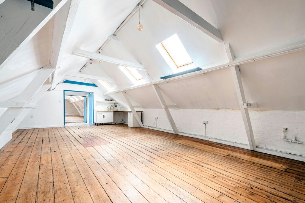 Property photo 2 of 13 Mile End Rd 88 Unit 5 Low Res 11.Jpg