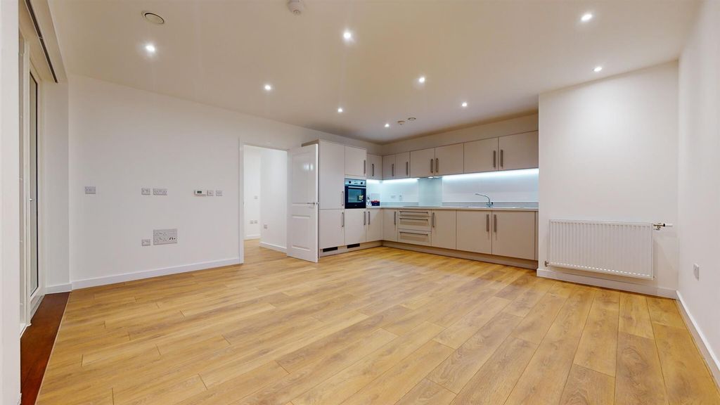 Property photo 2 of 9 Living.Jpg