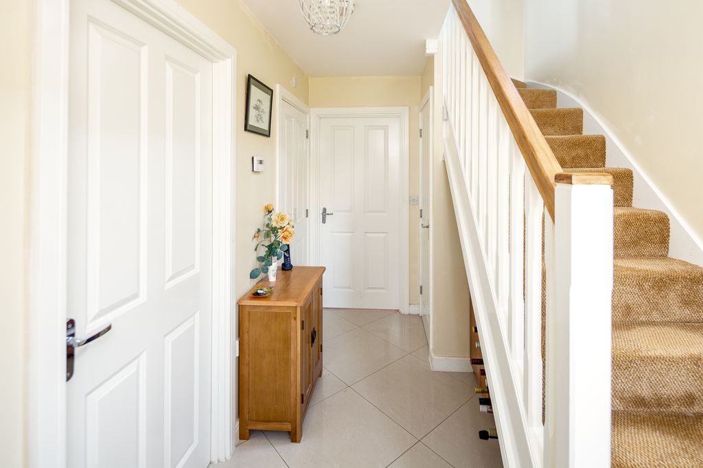 Property photo 3 of 24 Entrance Hall