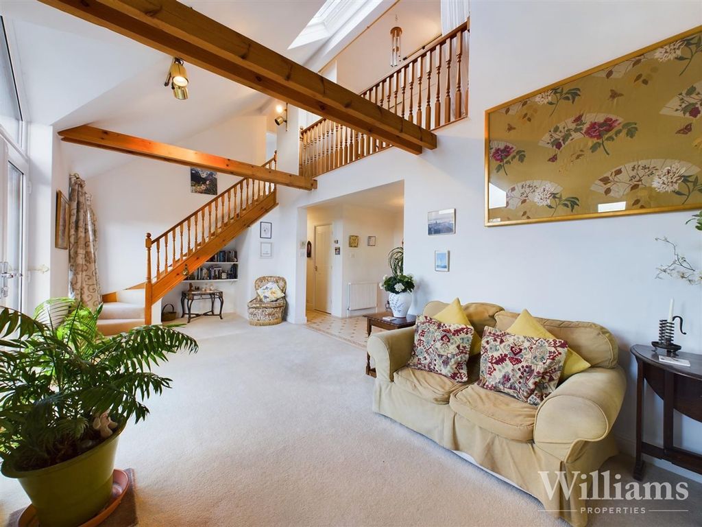 Property photo 2 of 18 Cam02861G0-Pr0304-Still029.Jpg