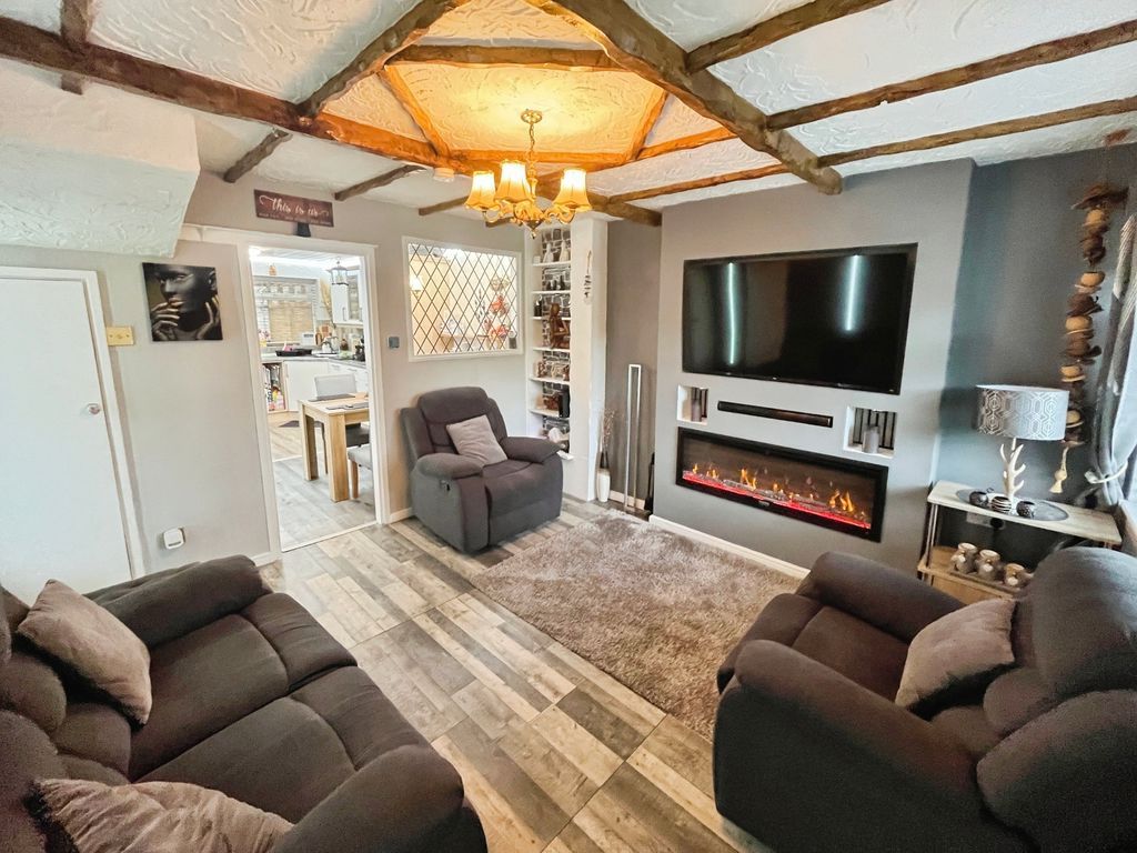 Property photo 2 of 16 Lounge