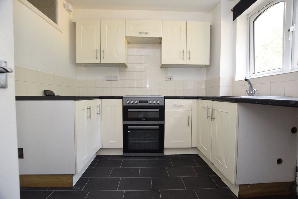 Property photo 2 of 11 Picture No. 12
