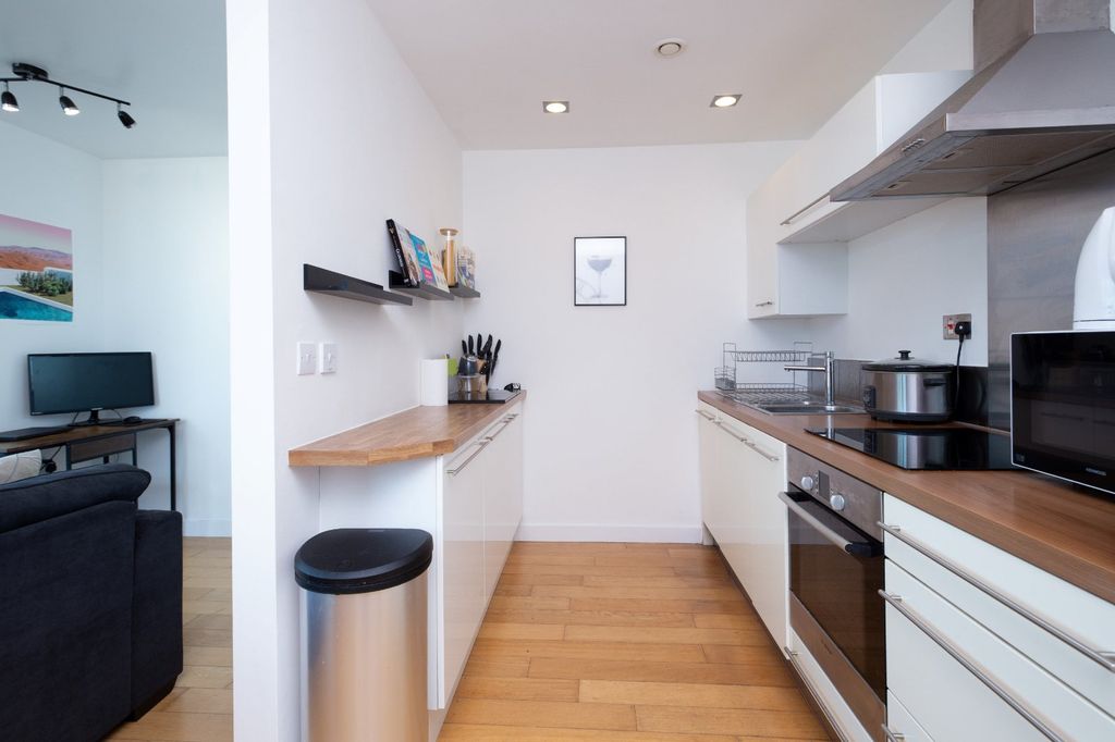 Property photo 3 of 9 Photo