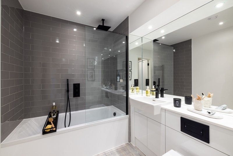Property photo 3 of 21 Show Home Photography