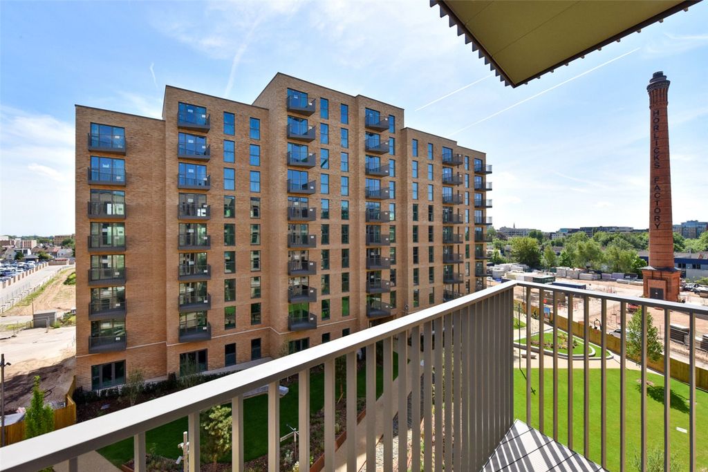 Property photo 1 of 21 Balcony