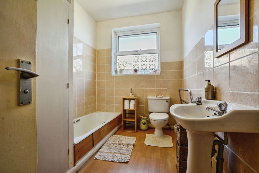 Additional image 11 of 5 bed detached bungalow for saleYoulgrave Avenue, Sutton-On-Sea, Mablethorpe LN12