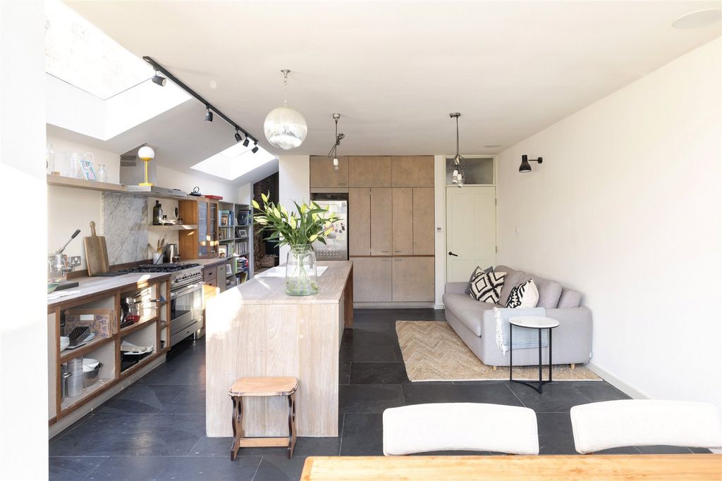 Property photo 1 of 19 Picture No. 03