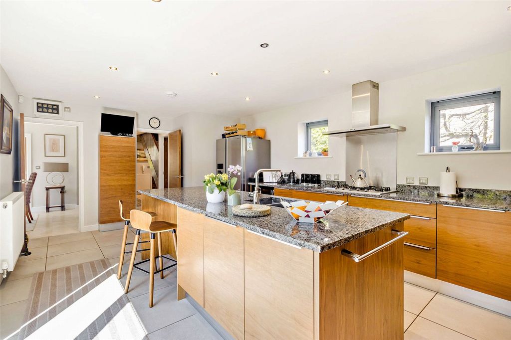 Property photo 3 of 20 Kitchen
