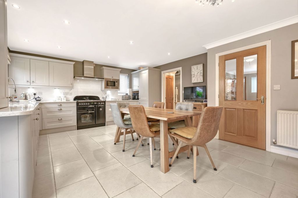 Property photo 2 of 26