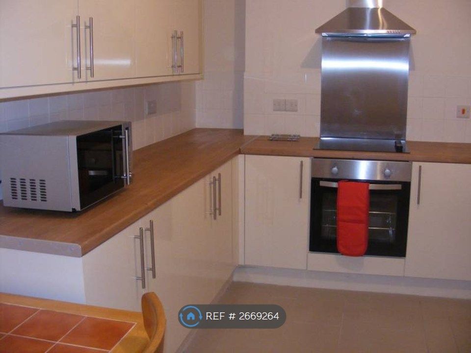 Property photo 2 of 6 Kitchen