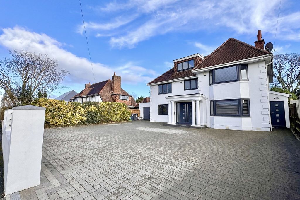 Property photo 3 of 28