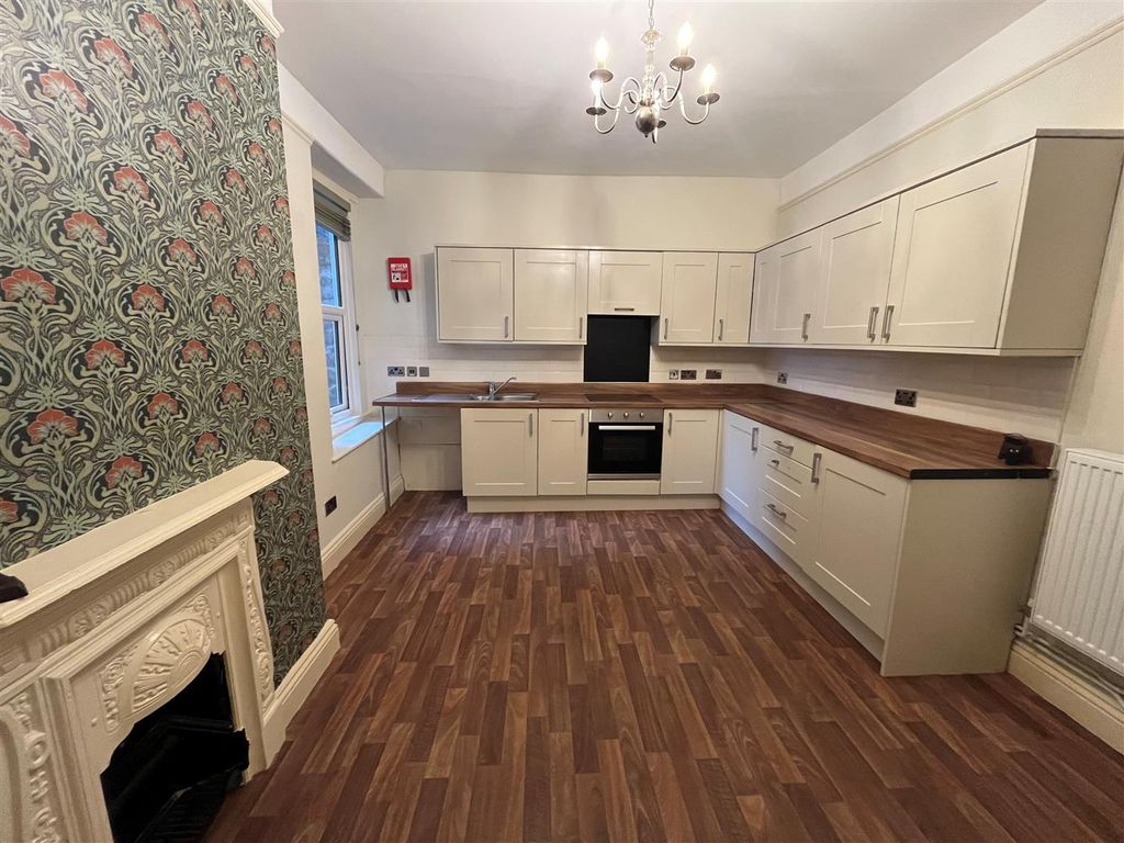 Property photo 3 of 9 Kitchen / Diner