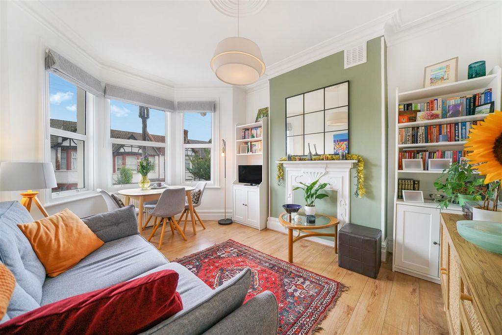 Property photo 1 of 12 38B Maybury Gardens - Cu2Q3Uvym0Mz2Y5Ye1Vc.Jpg