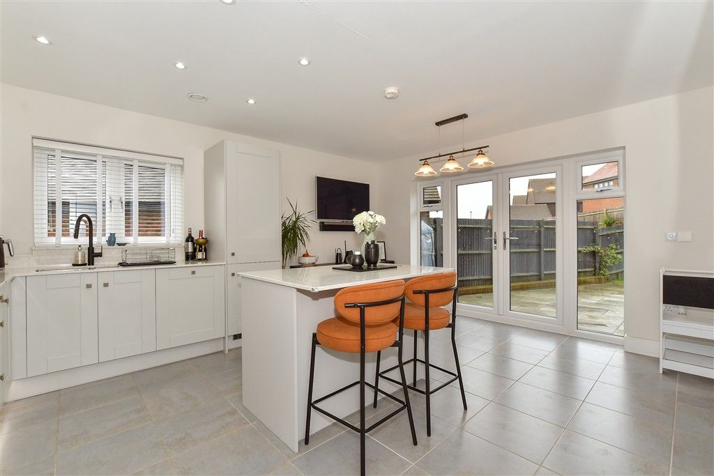 Property photo 3 of 17 Kitchen