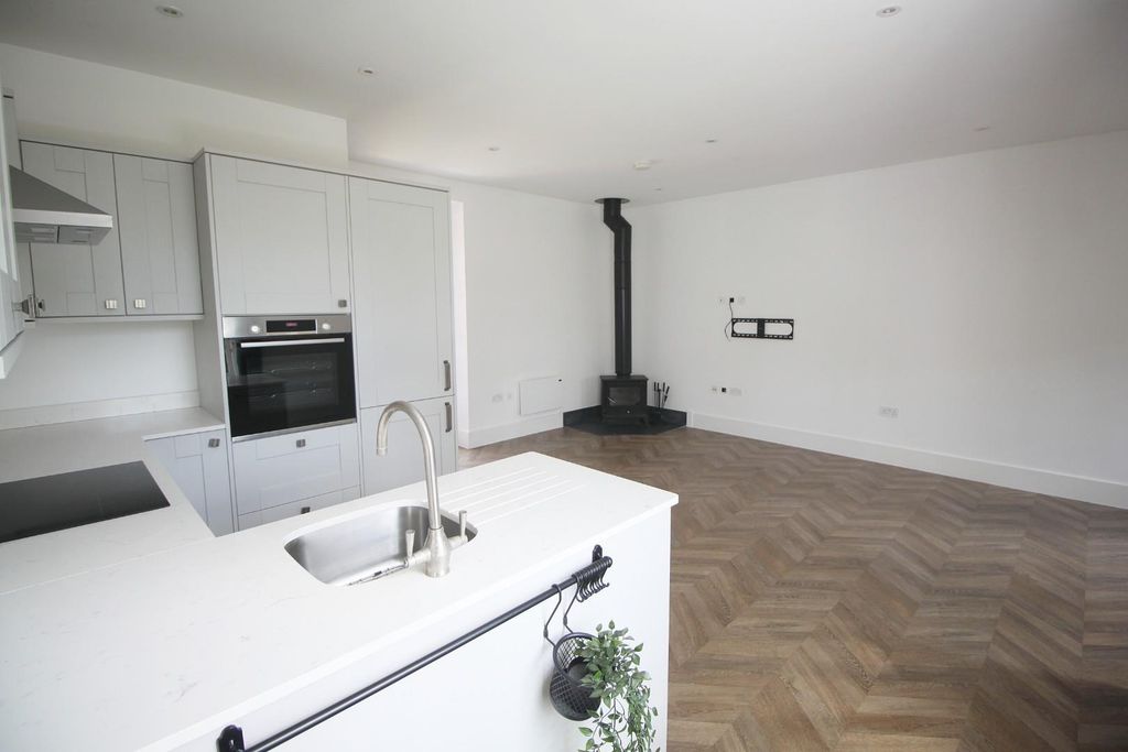 Property photo 3 of 18 Kitchen 2 Nnnn.Jpg