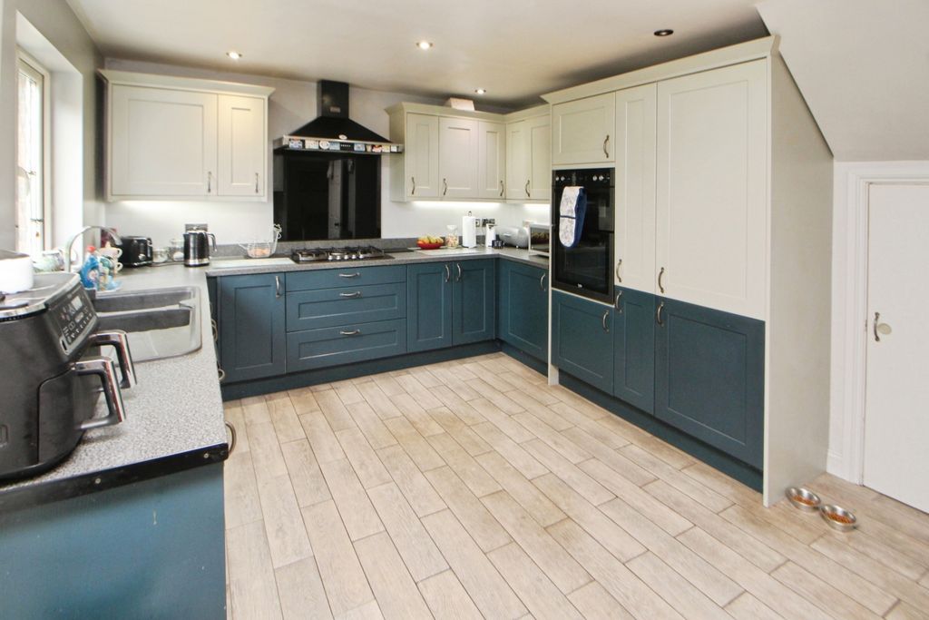 Property photo 3 of 18 Pbox-Img.Jpg