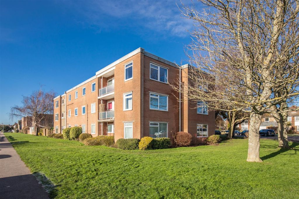 2 bed flat for sale West Tarring