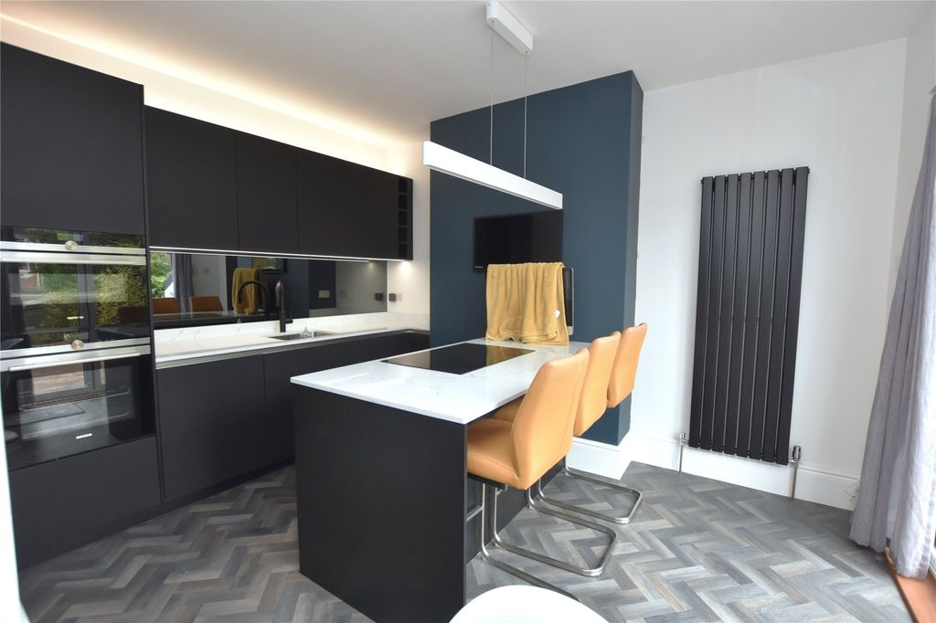 Property photo 3 of 14 Kitchen